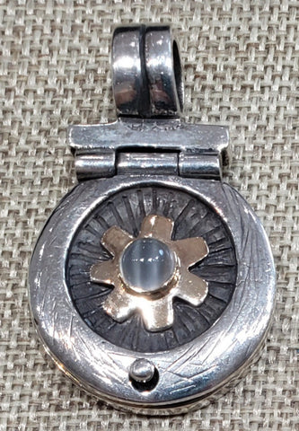 Necklaces &amp; Pendants